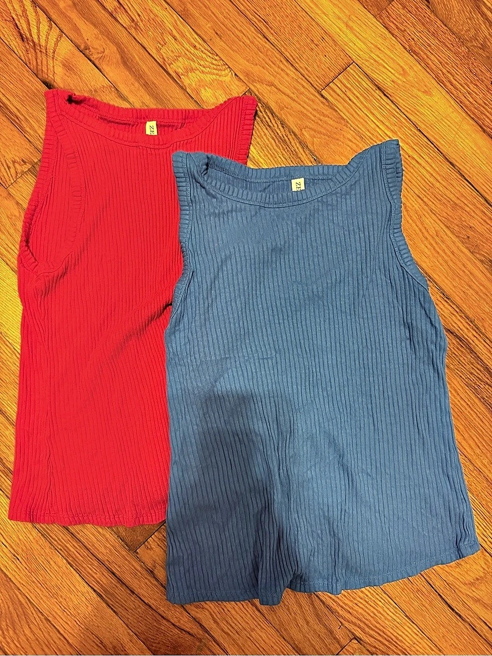 ZENANA Ribbed Tank Tops in Blue & Red Size Medium Like New